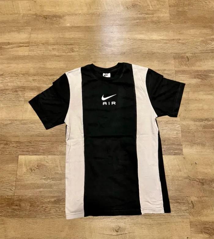 T shirt Nike air blanc et noir taille s