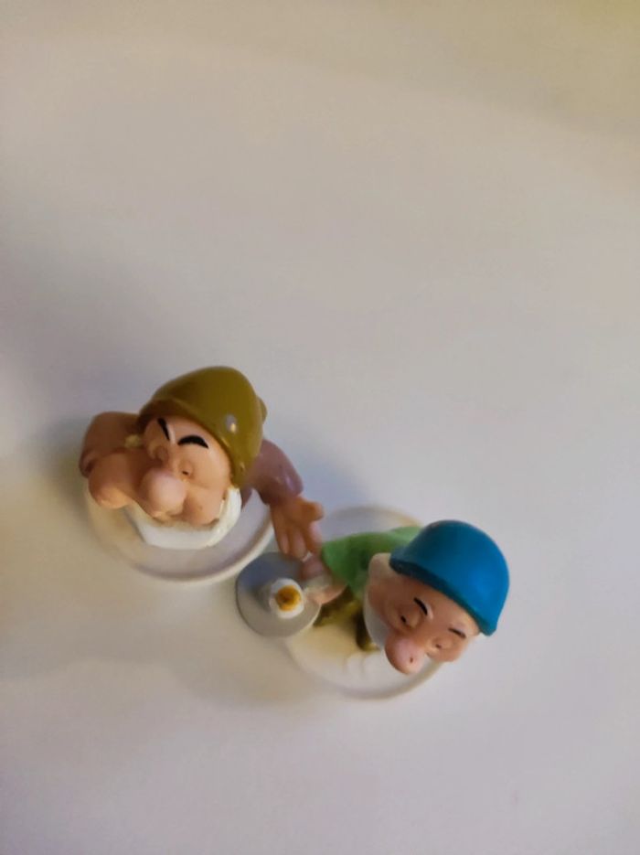 Lot 2 figurines nains atchoum dormeur Disney - photo numéro 11