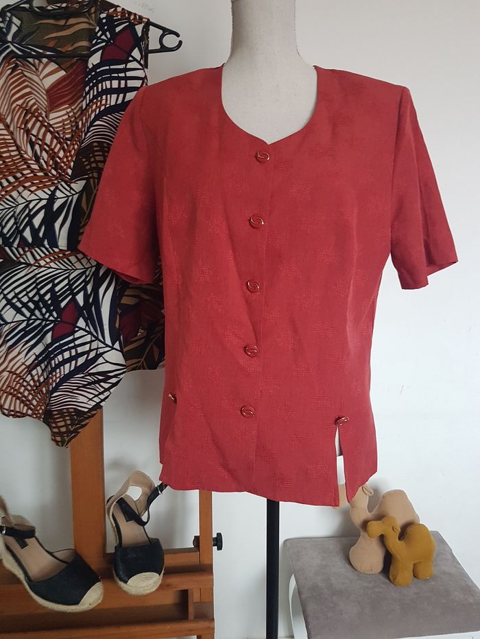 Veste femme vintage rouge. Jeanne Rafal Paris. 54cm aux aisselles, 65cm de haut.