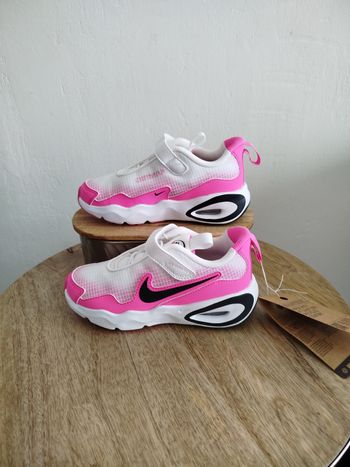 Baskets Nike T 28,5