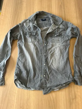 Magnifique chemise grise à pressions taille S