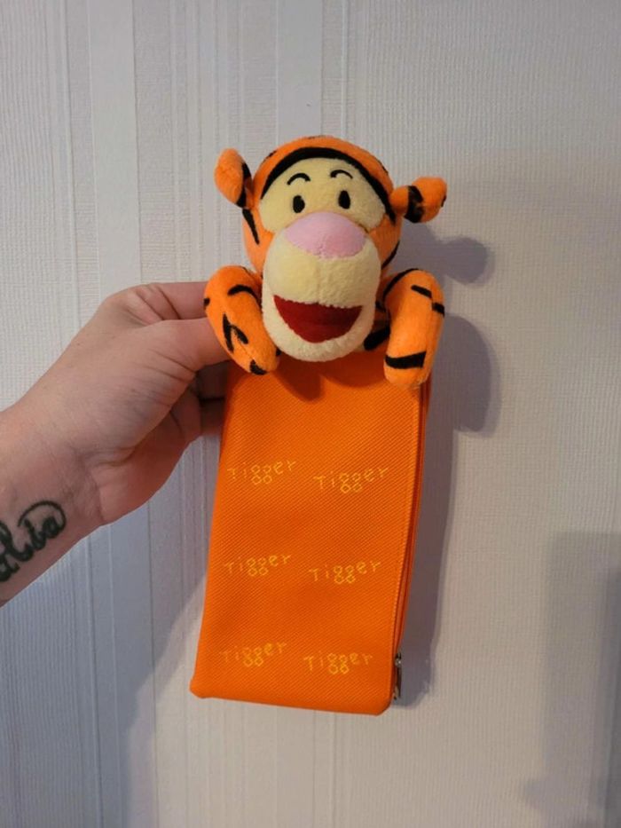 Plumier  peluche  tigrou disney