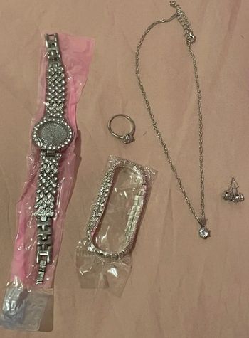 Ensemble parure montre bracelet collier bague boucle d'oreille argenté