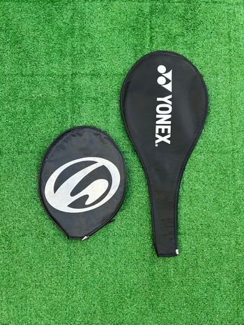 Housse raquette de badminton Yonex + housse générique