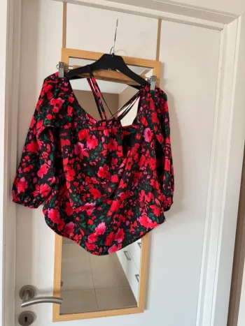 Blouse épaule dénudée