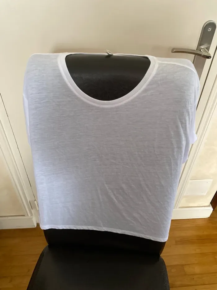 Teeshirt ample fin et juste au dessus de la taille - photo numéro 2