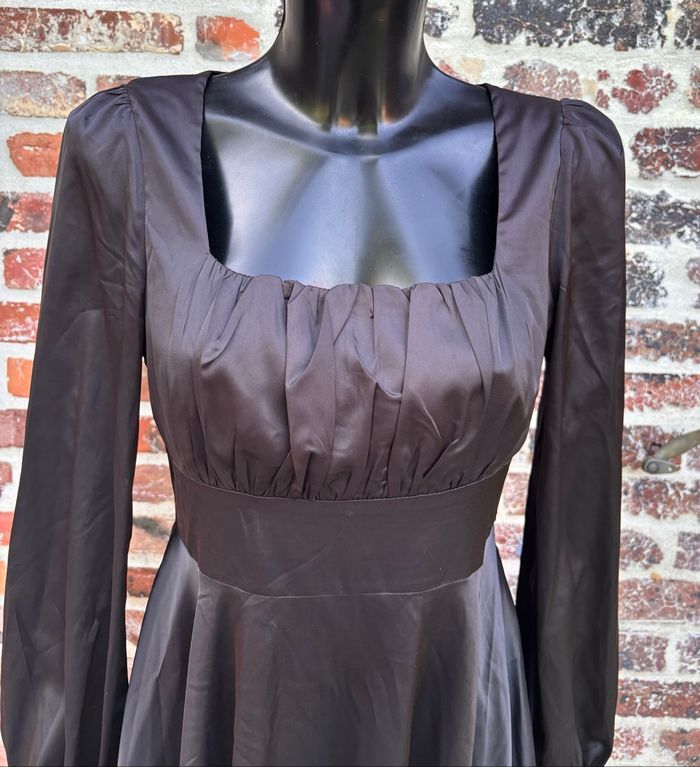 🌸 Robe Satinée Noire Shein - Taille 36 • Shein - photo numéro 3