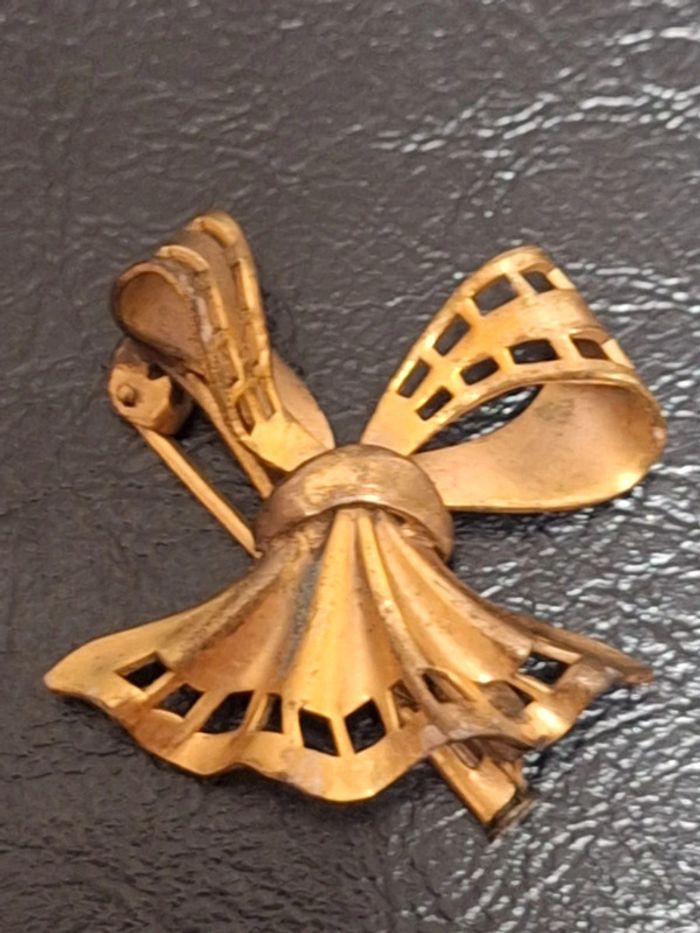 🎀 Broche en forme de nœud doré 🎀 - photo numéro 6