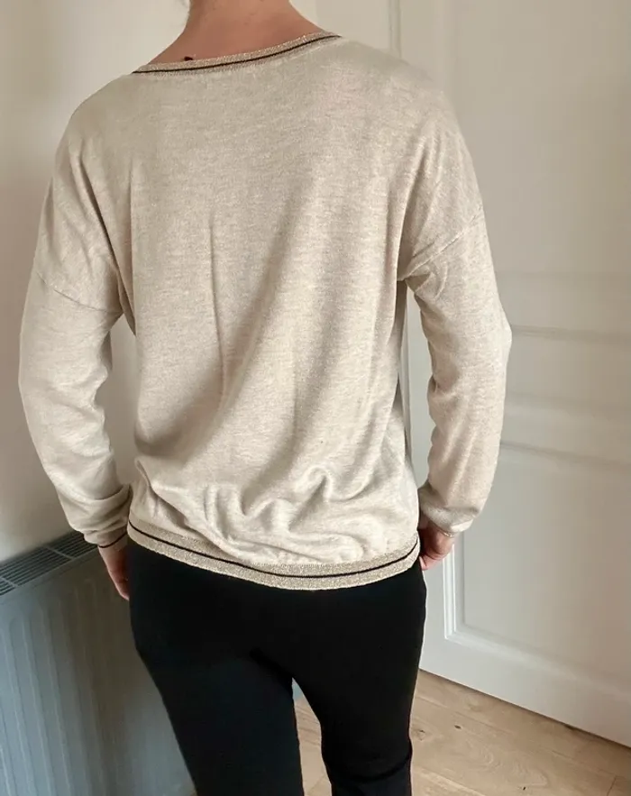 Pull beige col V avec liseré Les Petites Bombes (LPB)taille 36 - 38 - photo numéro 2