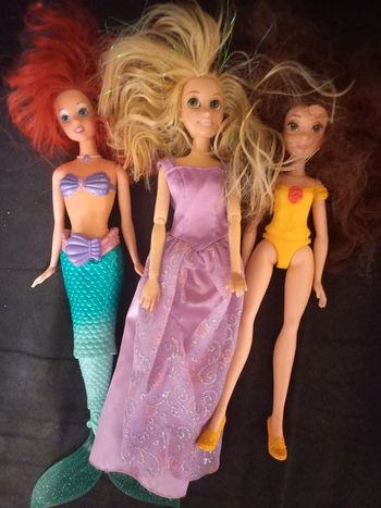 Lot disney barbie raiponce sirène..