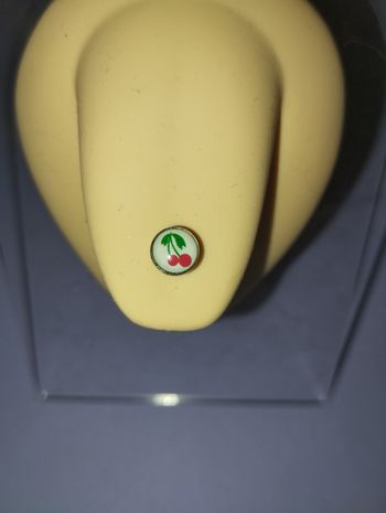 Piercing langue cerise
