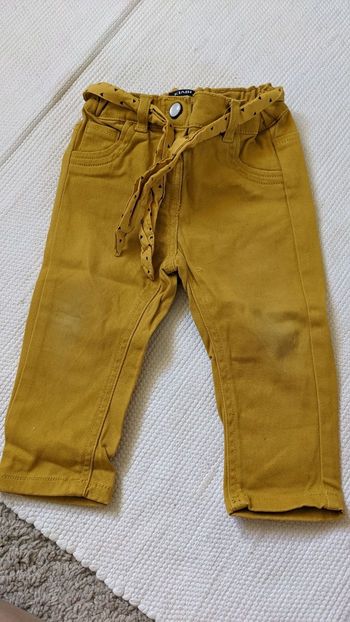 Jean jaune avec jolie ceinture tissu Kiabi 12 mois