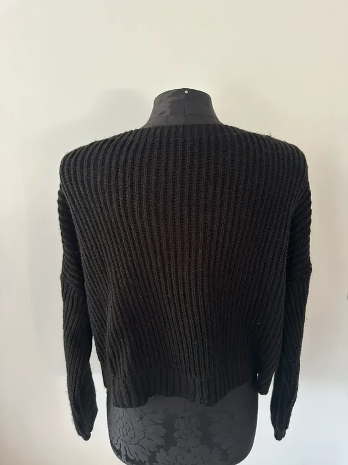 Pull noir - photo numéro 3