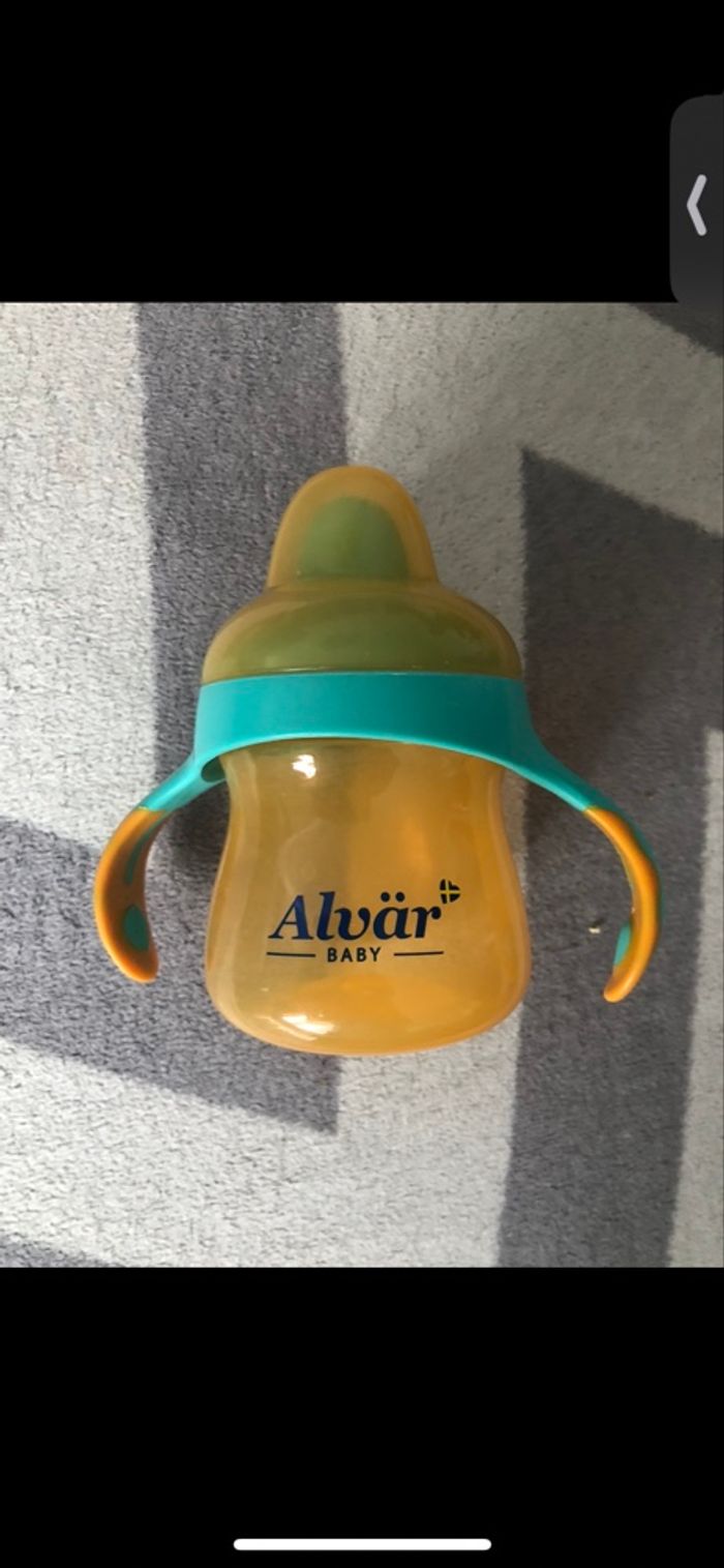 Tasse à bec bébé - photo numéro 1