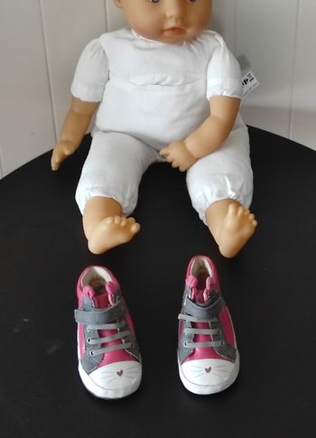 Petites baskets bébé fille motif chat – Rose/Blanc/Gris, très bon état