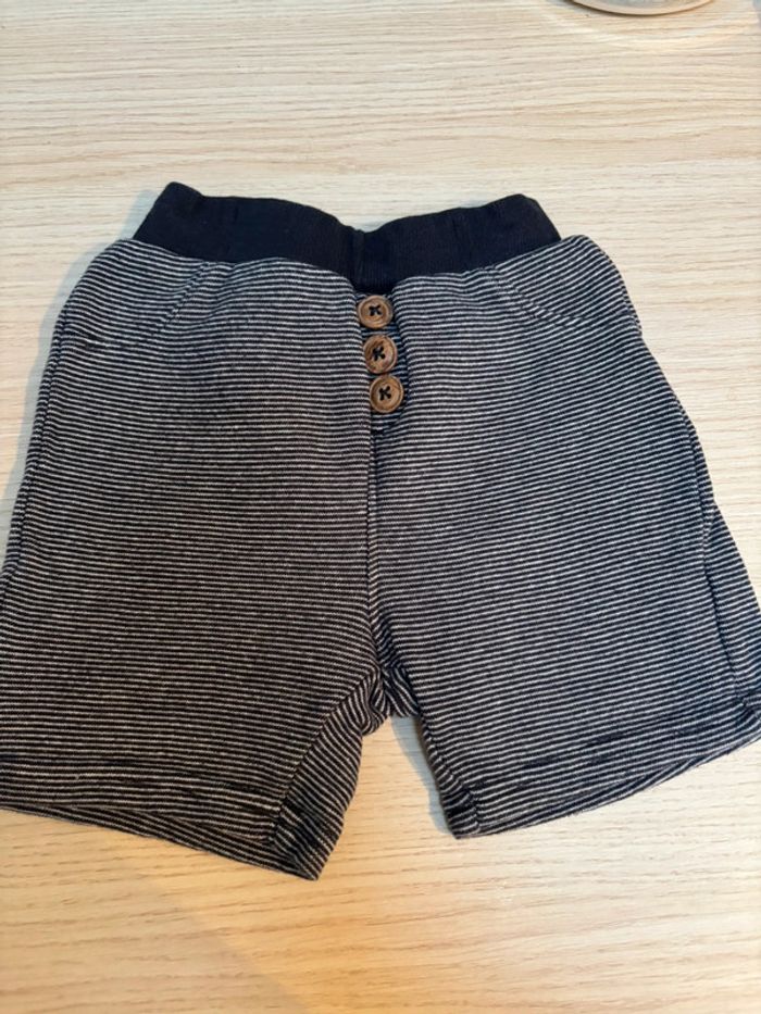 Short tape à l’œil taille 6 mois