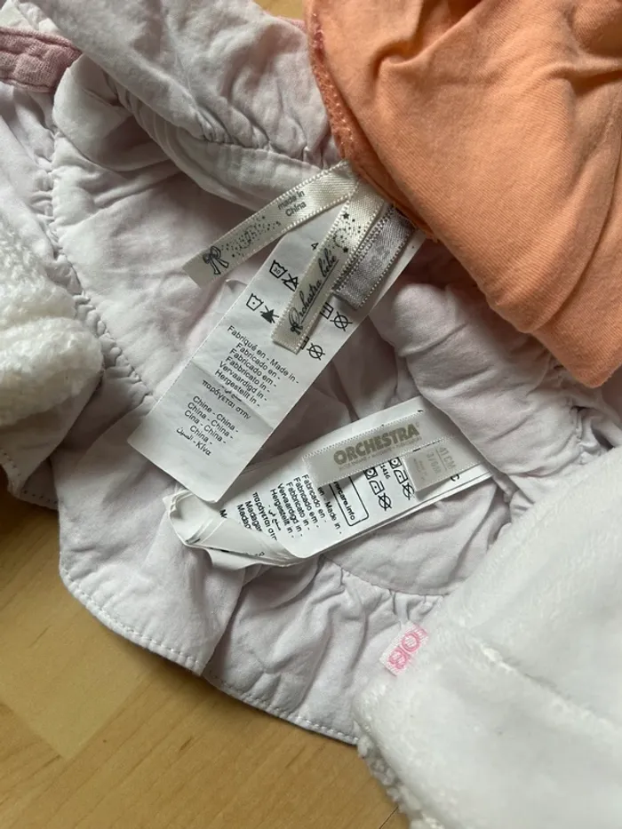 4 bonnets - photo numéro 2
