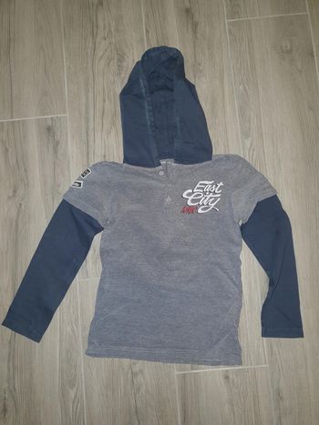 Tee-shirt manches longues à capuche 8ans