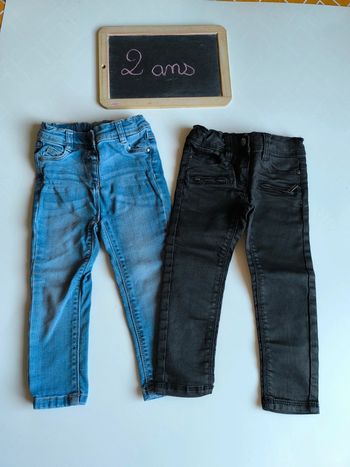 Lot de deux pantalons Tape à l'oeil taille 2 ans en très bon état