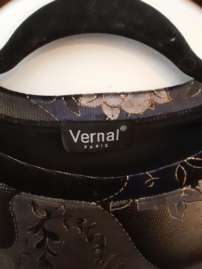 Haut femme,imprimé fleurs, (tons noir, violet, crème, doré) taille TU, Marque Vernal - photo numéro 5