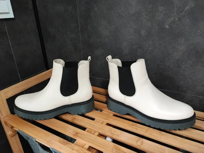 Bottines Chelsea blanches neuves – Pointure 39 – FPC 🤍🖤 - photo numéro 2