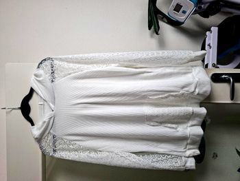 Sweat capuche long, dentelle blanc