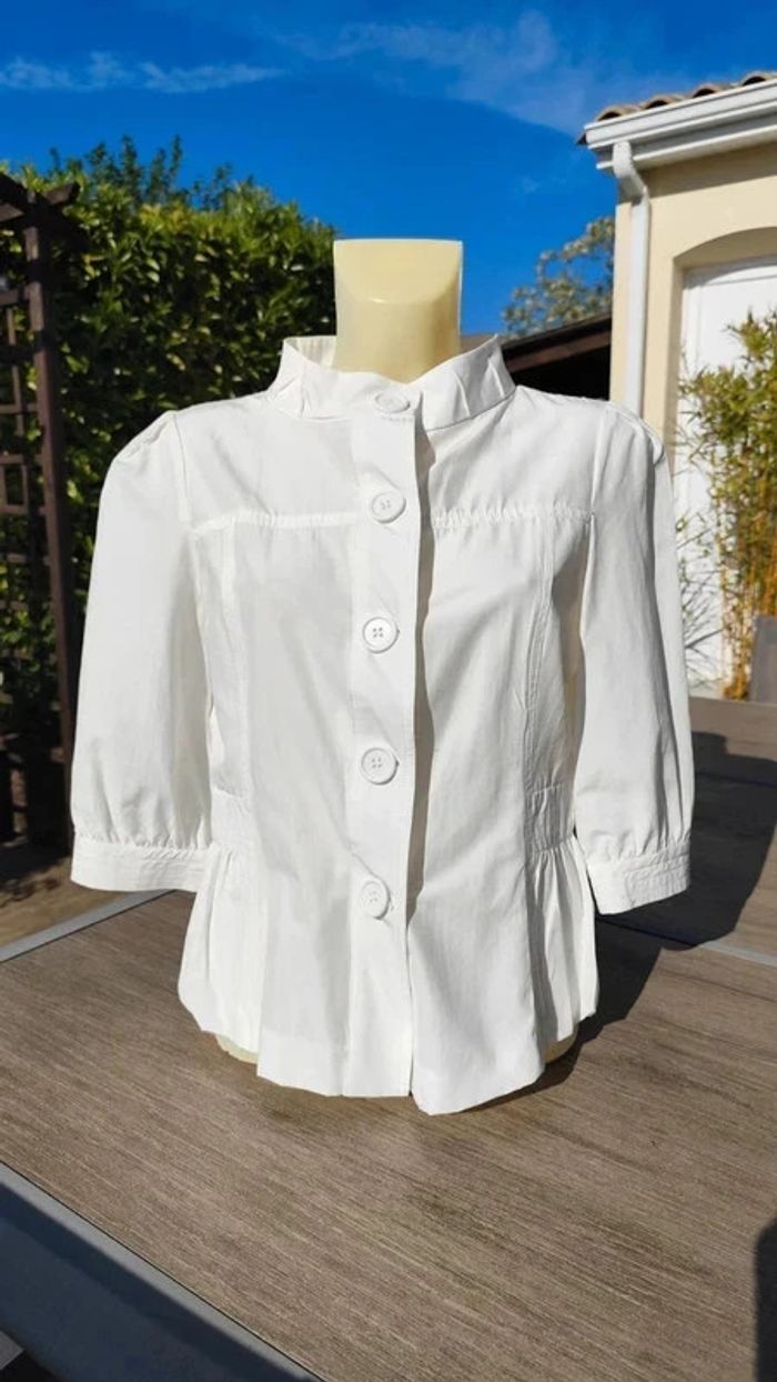 Blouse blanche 3/4 cintrée à épaulettes T42 - Tout simplement - photo numéro 2