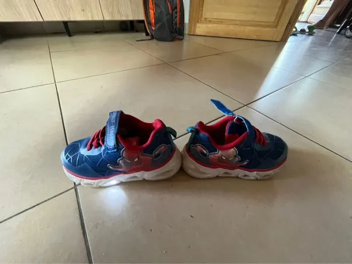 Chaussure à lumière Spiderman taille 27 - photo numéro 2