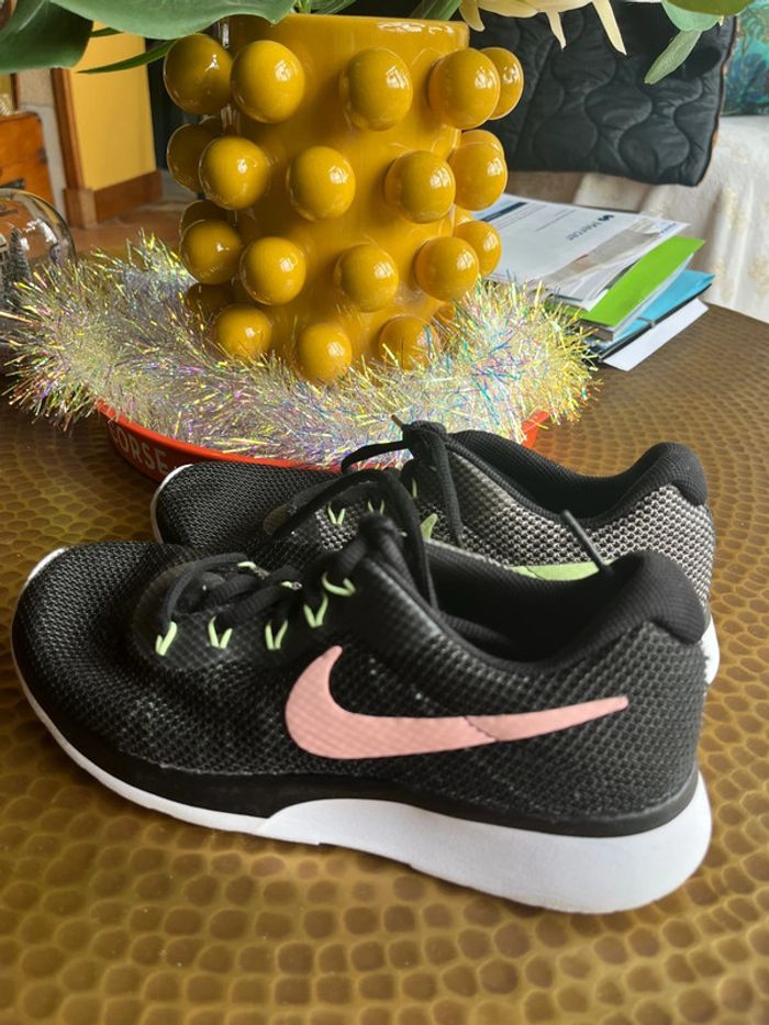 chaussure de sport nike 38 - photo numéro 2