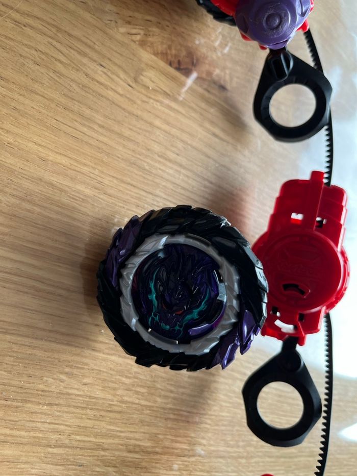 Lot x 3 toupies Beyblade - photo numéro 2