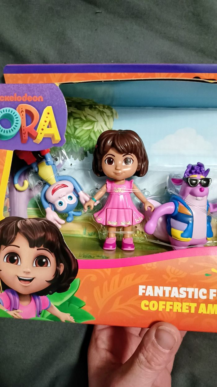 Coffret neuf de 5 Figurines avec Dora, Babouche Tico Véra Et Le Trio Fiesta
- photo numéro 4