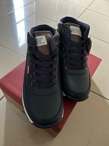 Sneakers  garçons  bleus marque  Levi ´ s taille 39