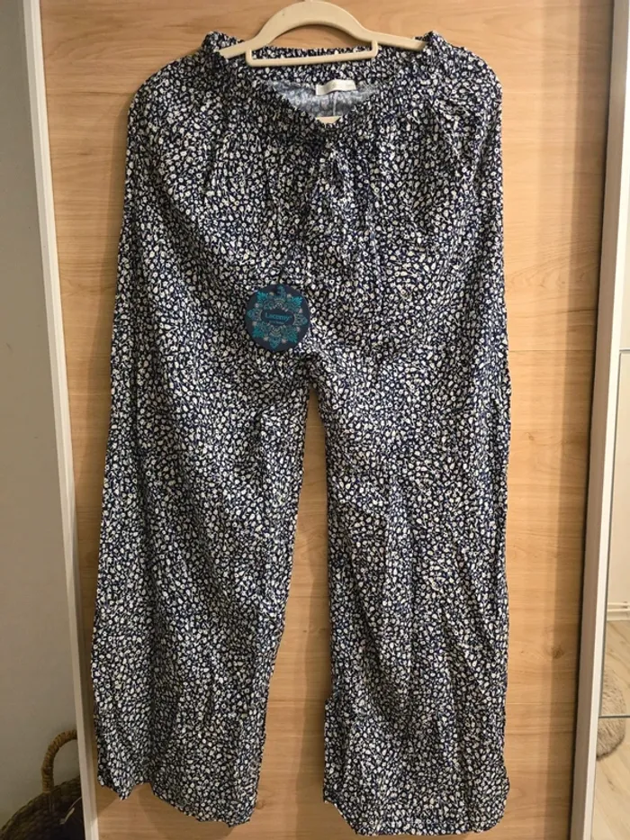 Pantalon fluide à petites fleurs ! neuf !
