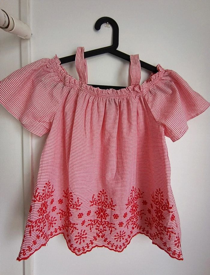 Haut d'été à rayure blanches rouge épaules dénudées motif floral Primark Taille 40 En tres bon état - photo numéro 2