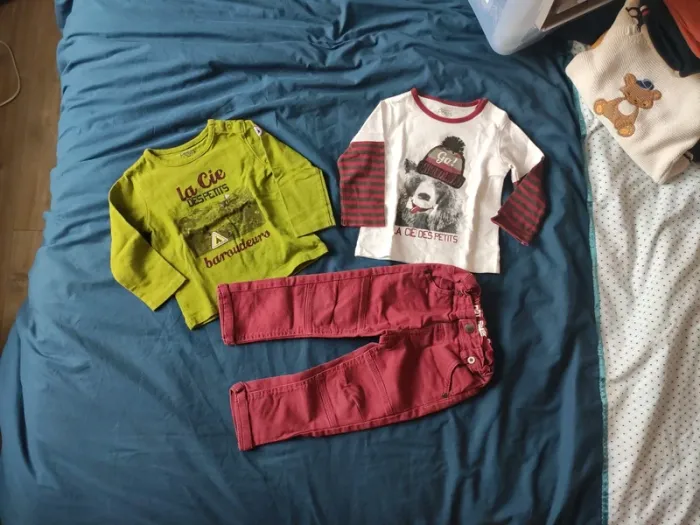 Ensemble tee shirts pantalon