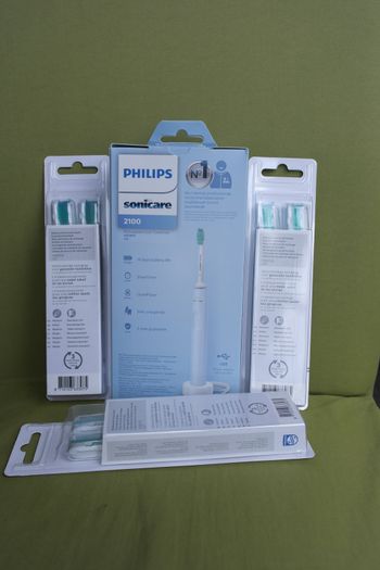 lot brosse à dents Sonicare + 3 têtes