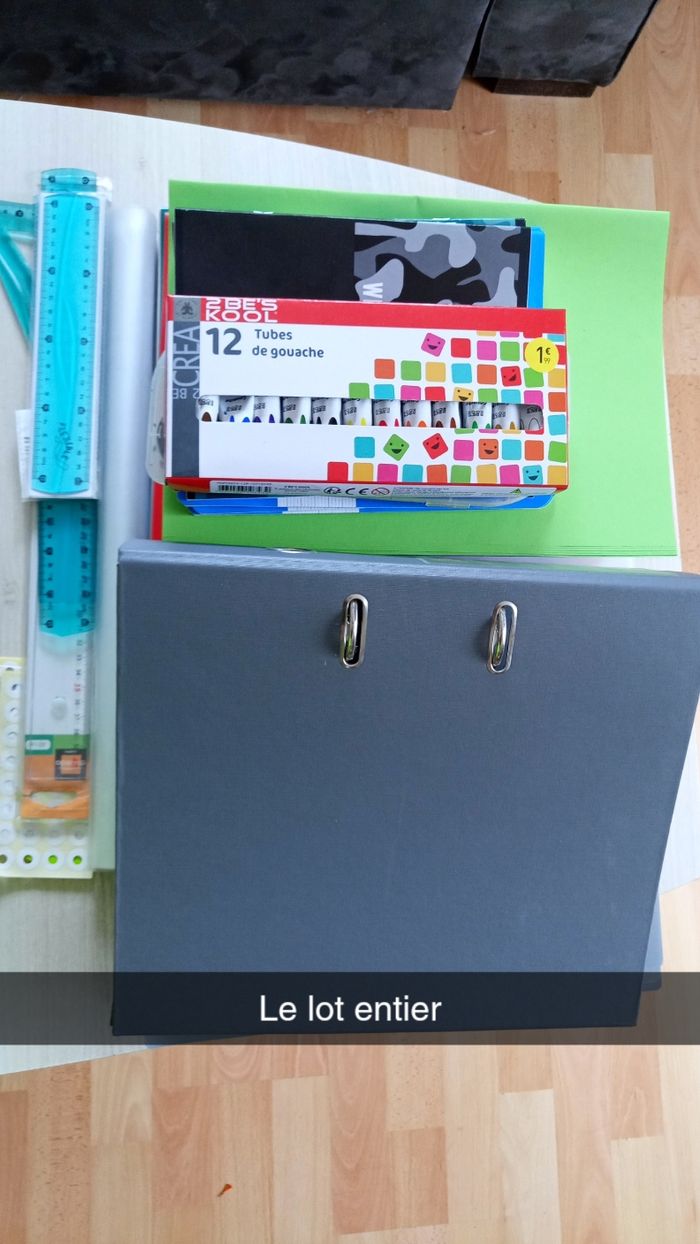 Gros lot d'affaires scolaires