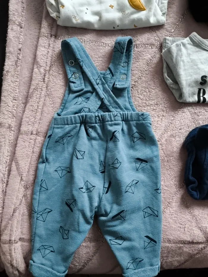 Lot de 12 vêtements + 4 paires de chaussettes 1 mois - photo numéro 4