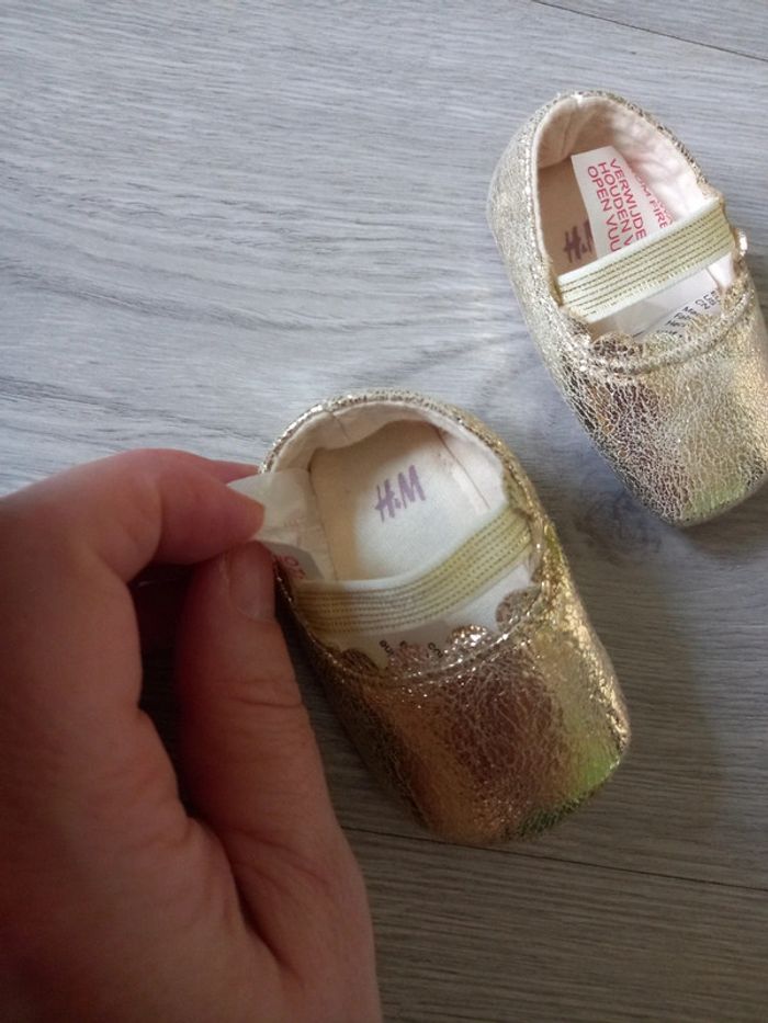 Chaussures dorées bébé fille 0 mois - photo numéro 2