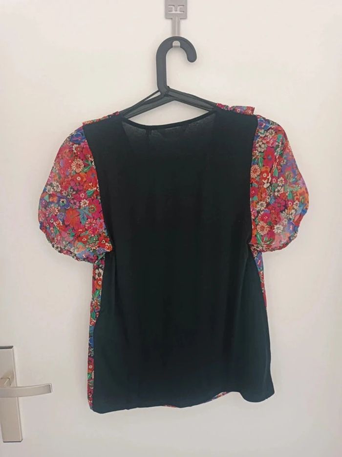 Blouse fleurie à volants col V Naf Naf Taille S Neuf avec étiquette - photo numéro 3
