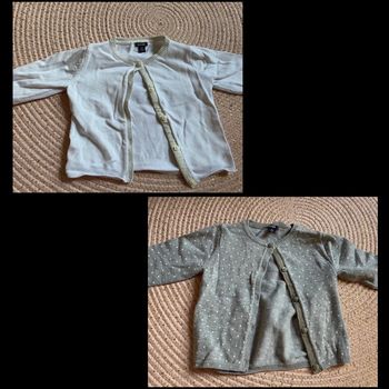 Lot de 2 gilets / Taille 9 mois