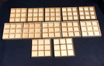 Lot 12 boîtes carrés en bois à 9 compartiments