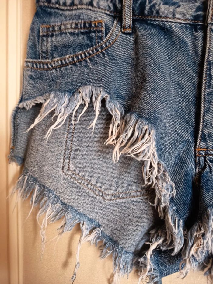 Short jeans. Mini. Marque shein - photo numéro 2