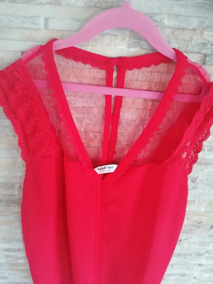 Top/haut rouge naf naf dentelle taille M #Vêtements_femmes_krocaro - photo numéro 12