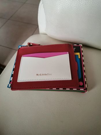 Joli porte monnaie neuf couleur pop