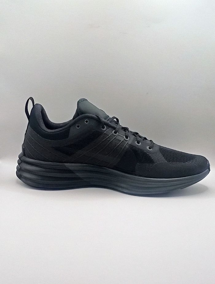 Nike lunar roam taille 43