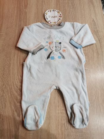 Pyjama en velour bébé 9mois absorba en très bon état
