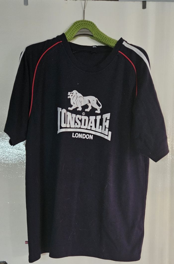 t-shirt noir, rouge et blanc lonsdale homme