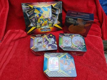 ETB Dresseur d'élite Destinées +3 Pokébox + 1 coffret Pokémon Pikachu V