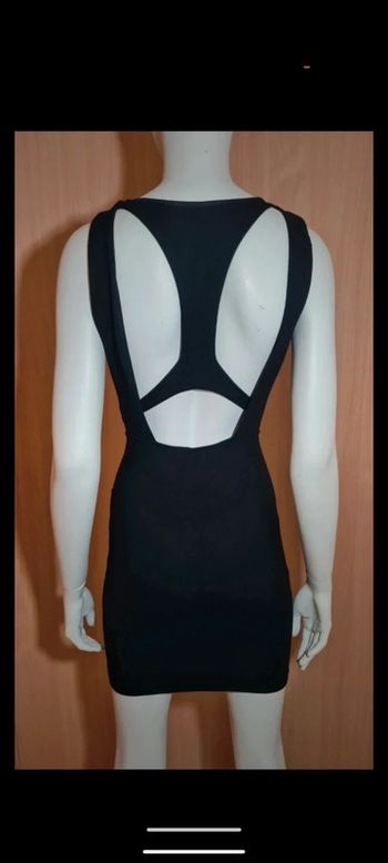 Robe noire ouverture dans le dos S